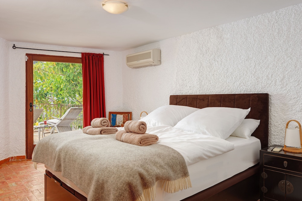 Villa photo 3