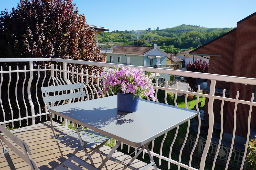Deluxe Double Or Twin Room, 1 Queen Bed, Non Smoking, Hill View photo 3
