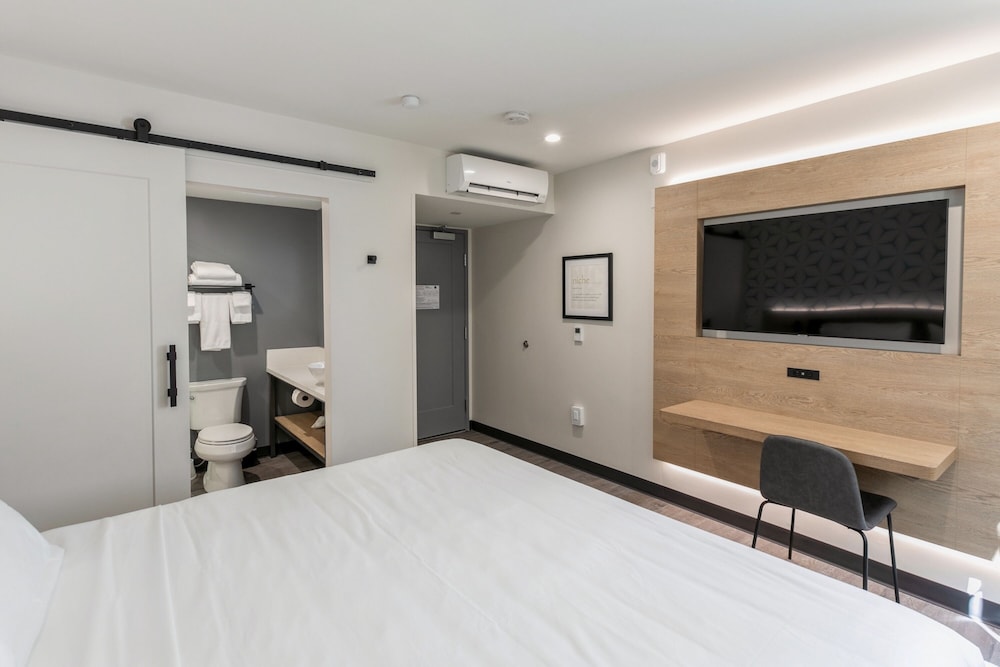 Standard Room, 1 King Bed (Self Check-in with Virtual Front Desk) - Photo 7