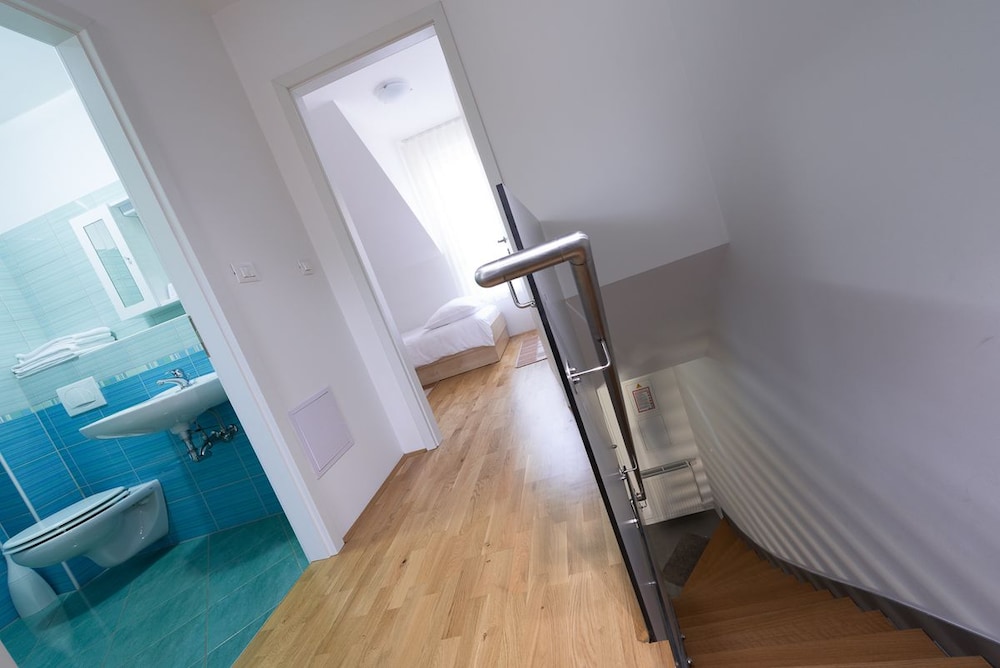 Duplex Two-Bedroom Apartment - Photo 4