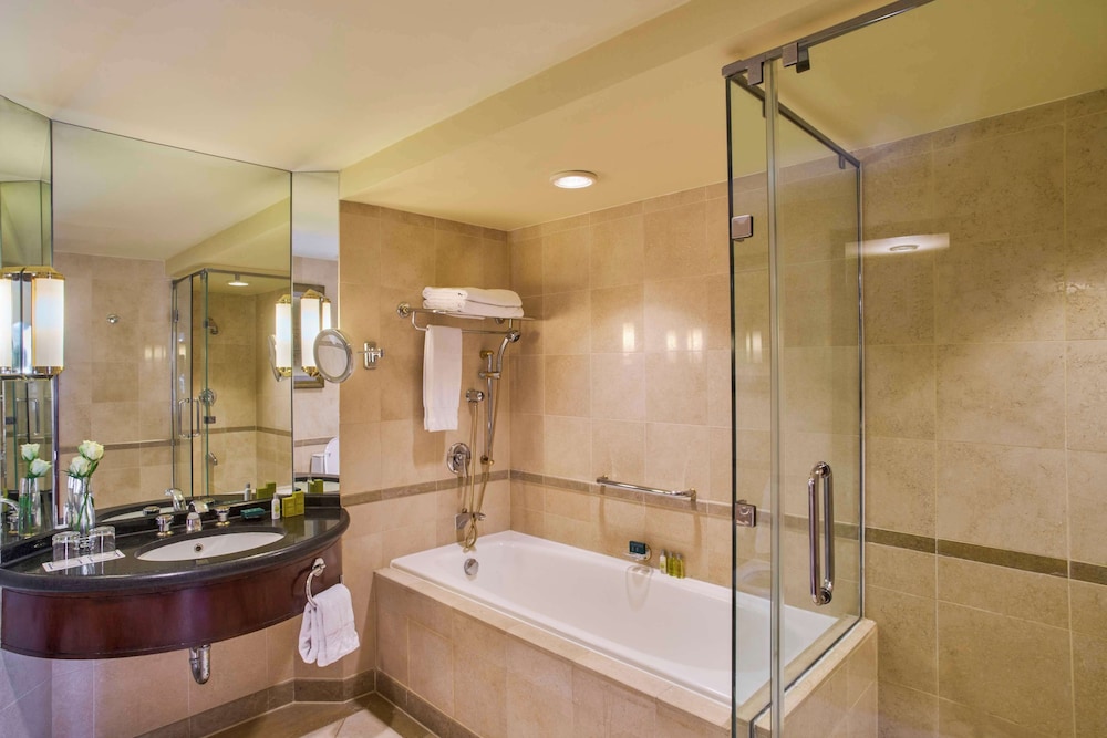 Family Suite, 1 King Bed, Connecting Rooms, Bay View thumbnail 6