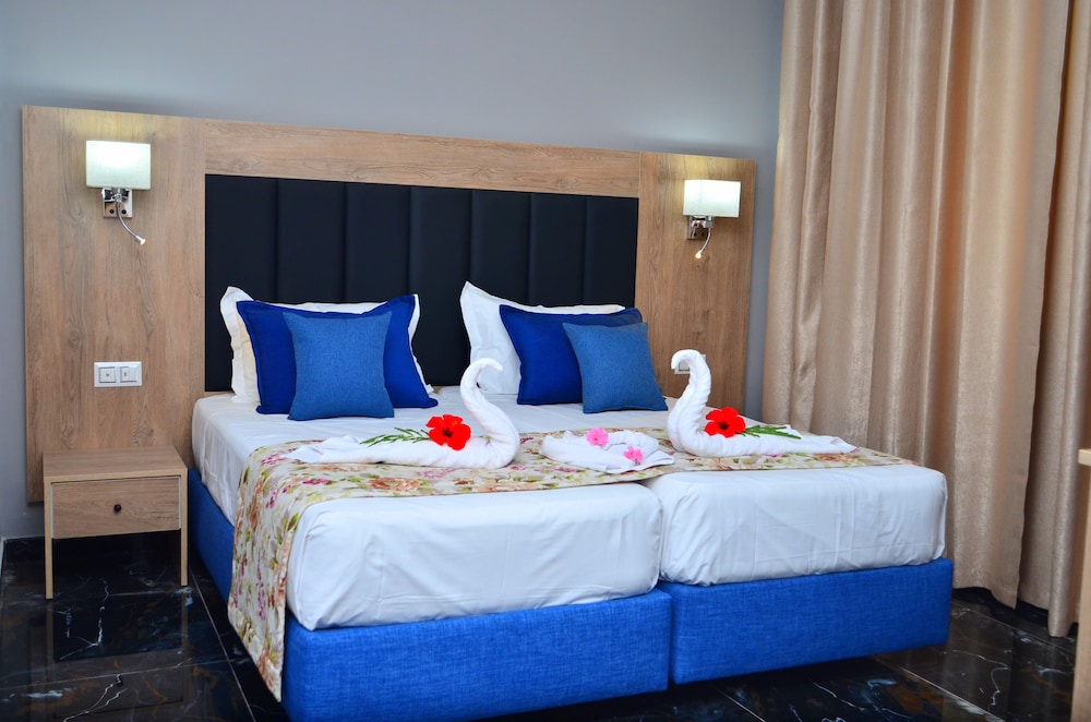 Deluxe Triple Room, Balcony, Pool View