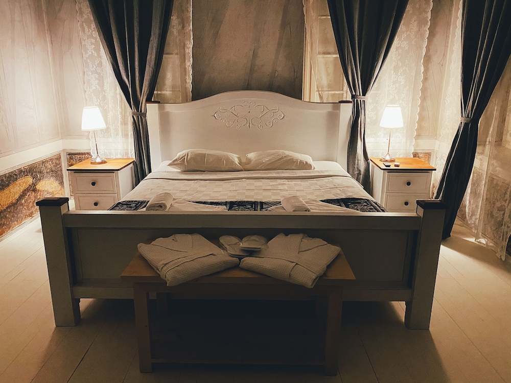Honeymoon Room