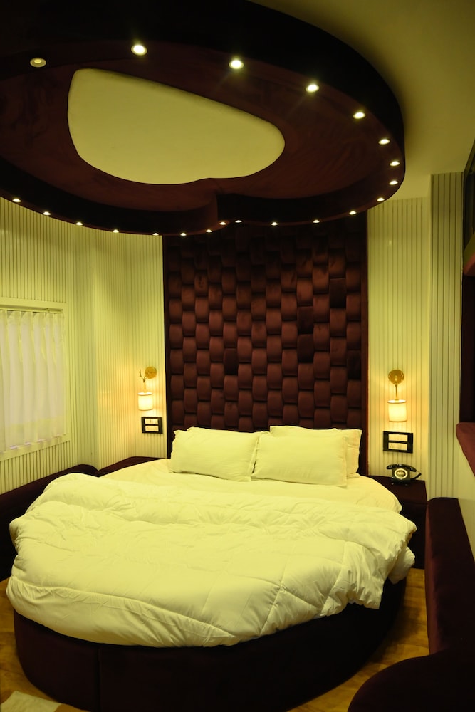 Grand Room photo 1