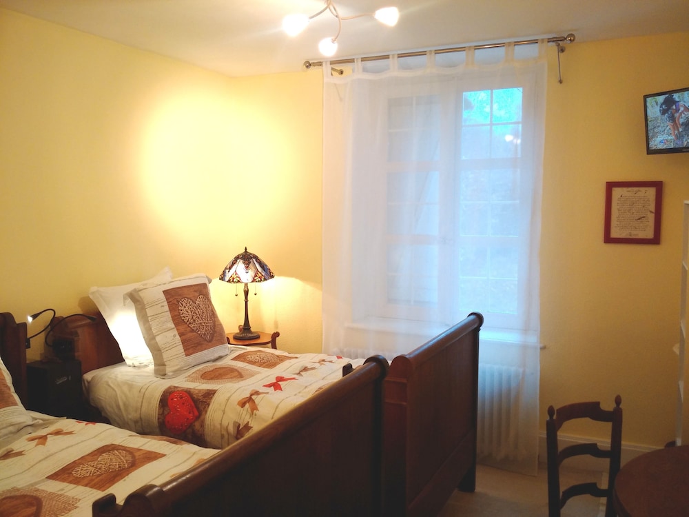 Basic Twin Room, 2 Twin Beds photo 1