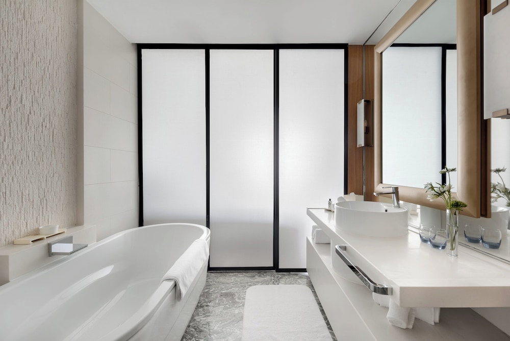 Premium Room, Multiple Beds (Jinji Lake View) - Photo 4