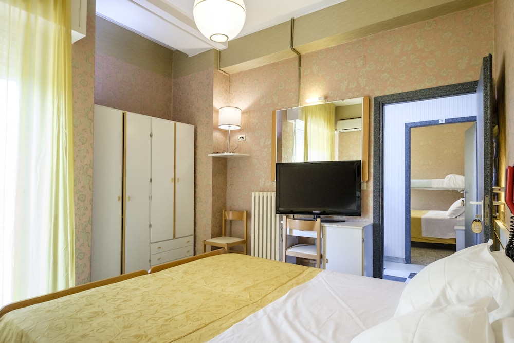 Standard Quadruple Room, Multiple Beds