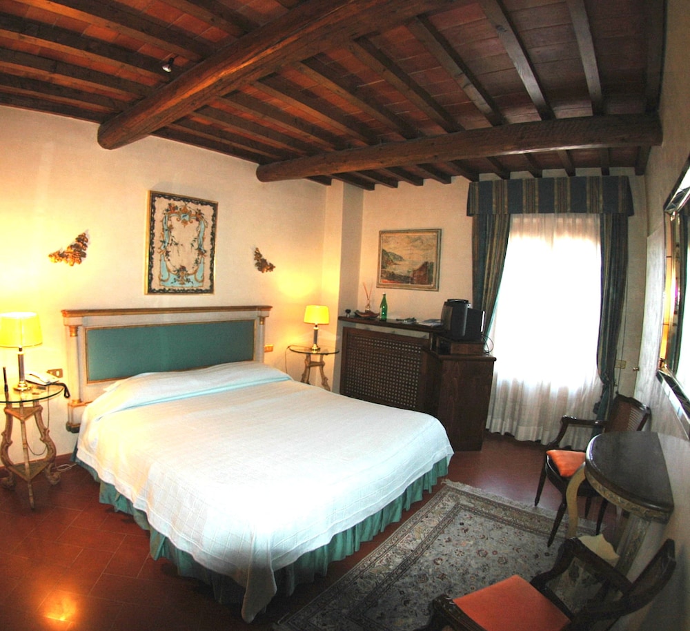 Superior Double or Twin Room, Pool View photo 1