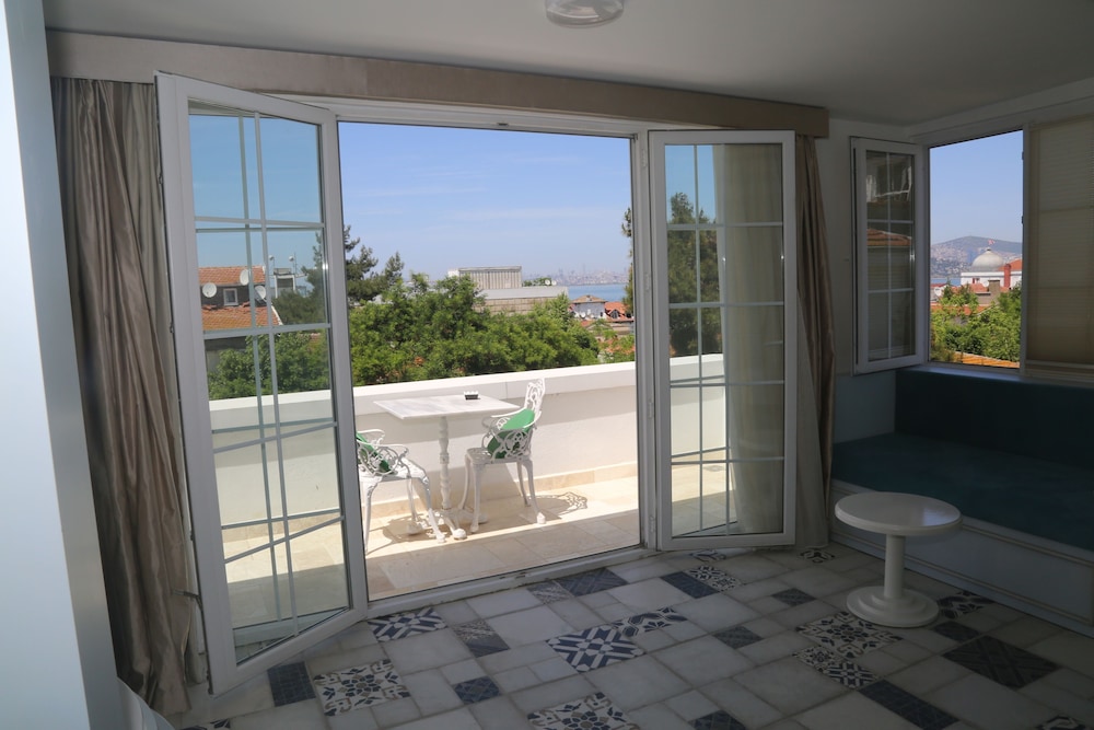 Room, Jetted Tub, Sea View photo 3