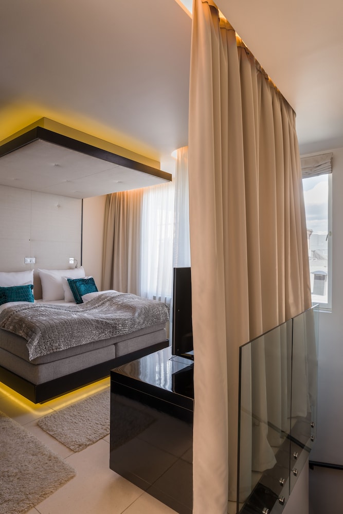 Standard Room, 1 Queen Bed