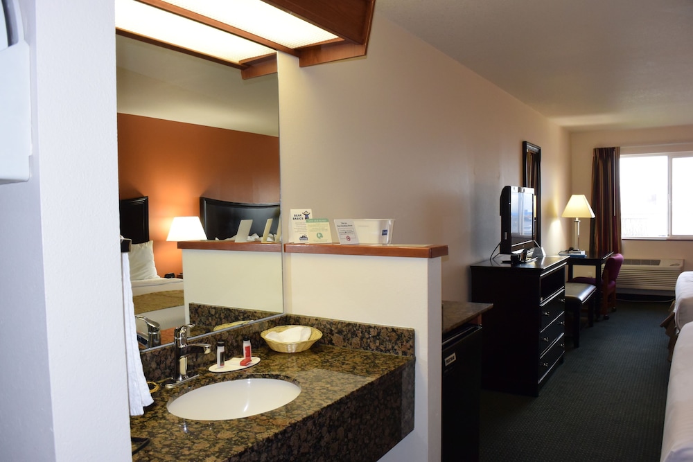 Room, 2 Queen Beds, Accessible, Non Smoking (Pet-Friendly, Mobility) - Photo 6