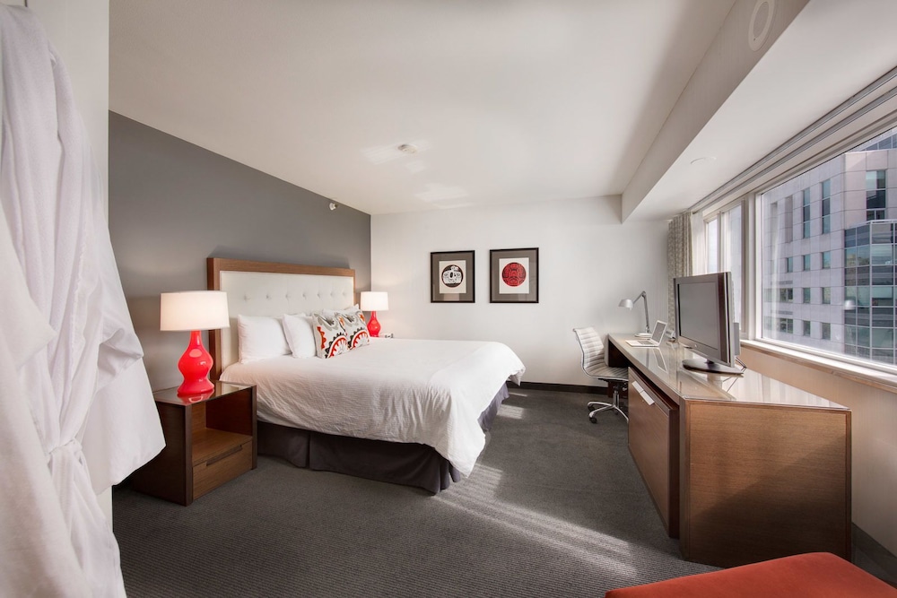 Superior Suite, 1 King Bed with Sofa bed - Photo 1