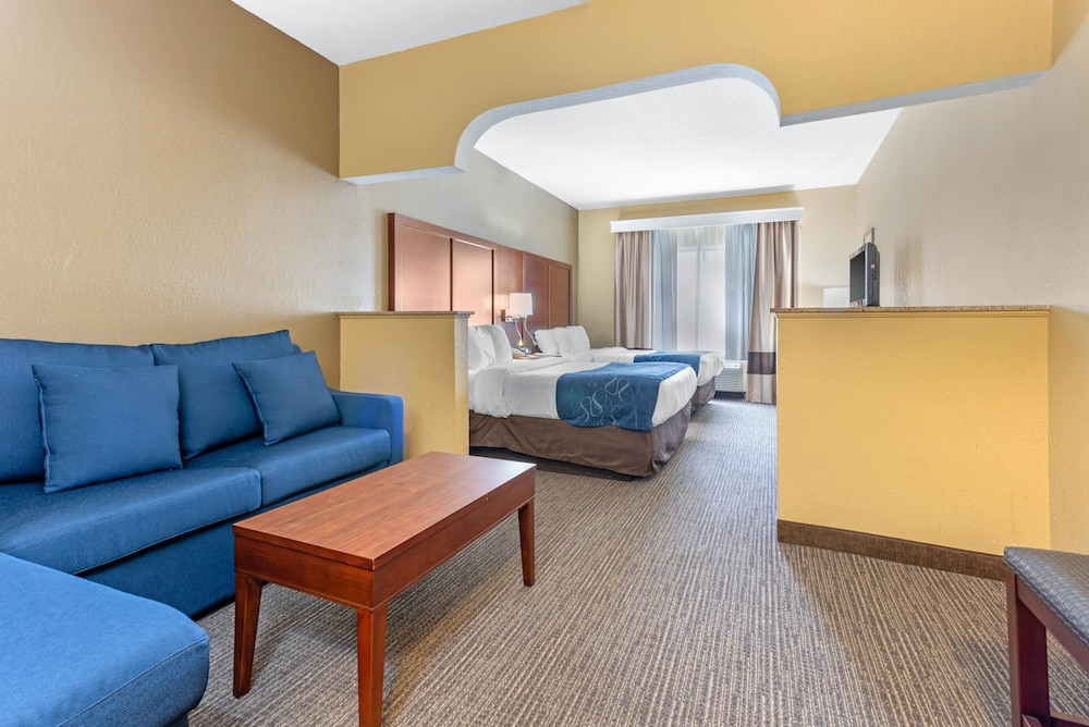 Standard Suite, 2 Queen Beds, Non Smoking - Photo 2