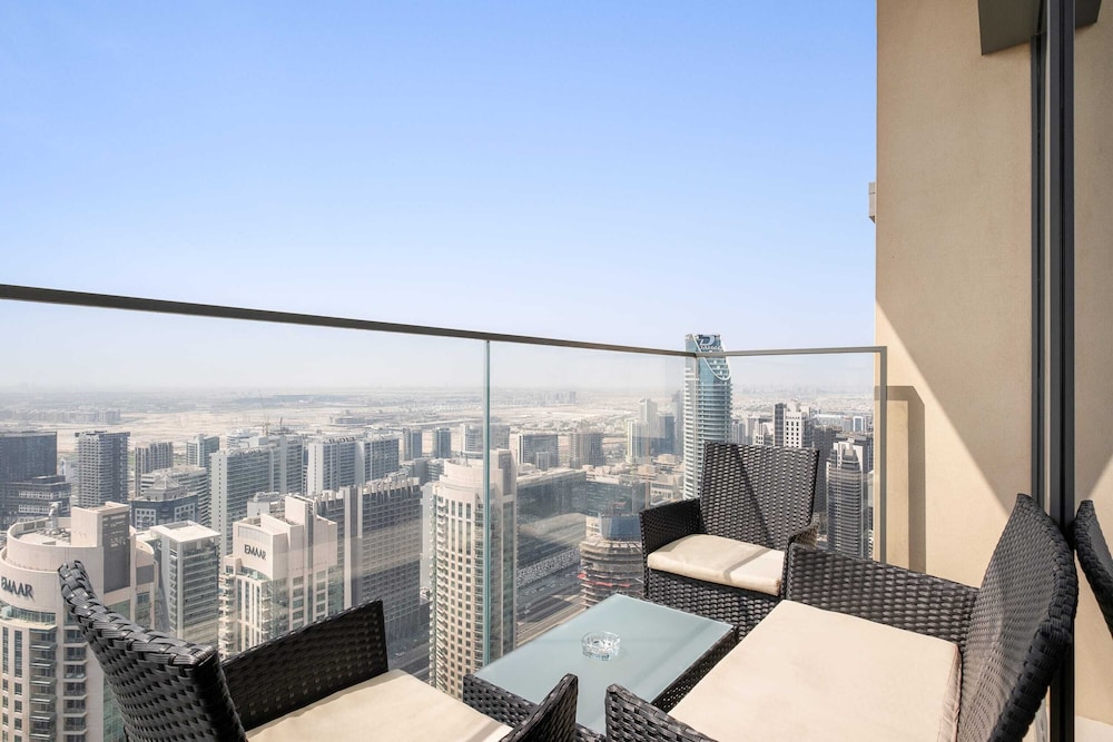 Superior Apartment, 1 King Bed, City View photo 3