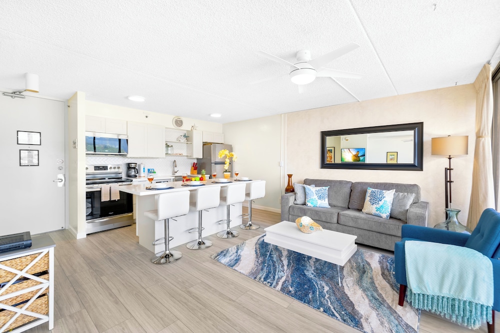 High Floor Mountain View Condo with 2 Beds and Parking: Apartment, 1 Bedroom, Air conditioning, Mountain View (0061) photo