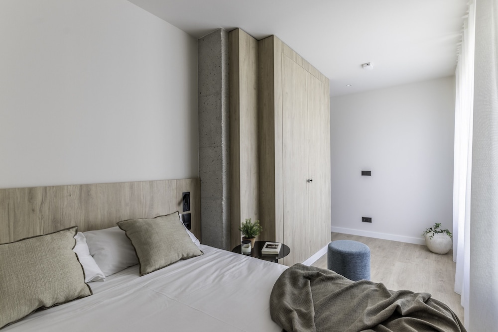 Apartment, 2 Bedrooms, Terrace - Photo 5