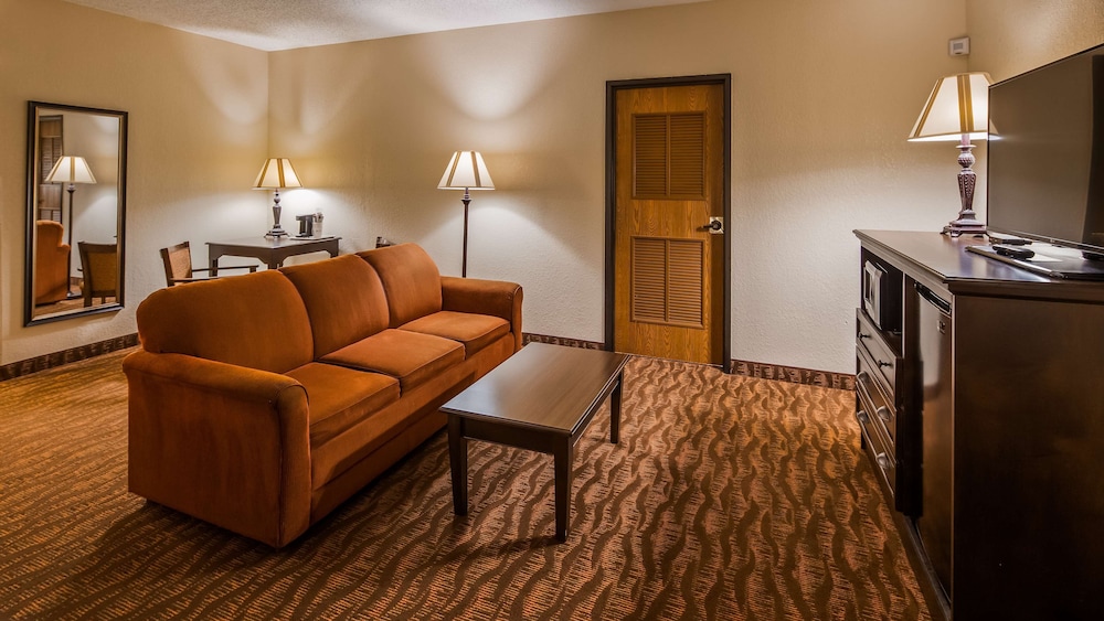 Suite, 1 King Bed, Non Smoking, Jetted Tub (with Sofabed) - Photo 5