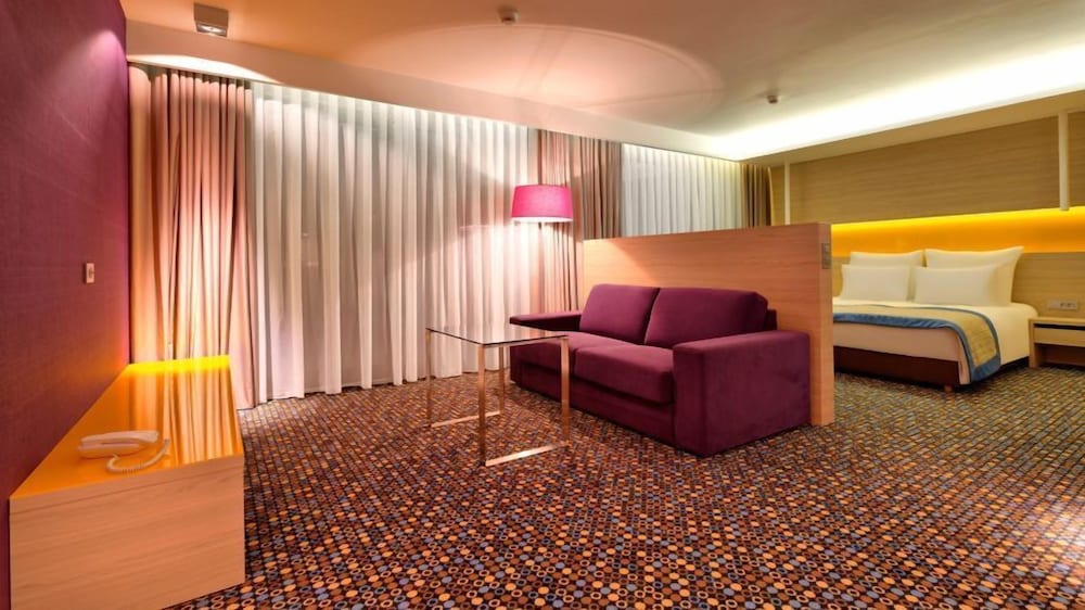 Suite, 1 King Bed with Sofa bed photo 1