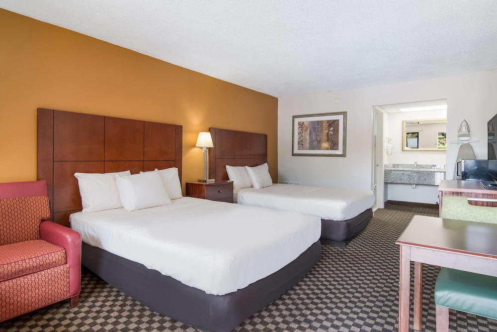 Room, 2 Queen Beds, Non Smoking - Photo 3