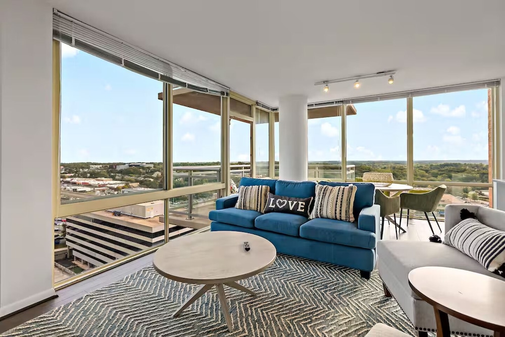 Luxury Apartment, 2 Bedrooms, Pets Allowed, City View