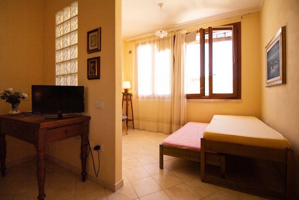 Comfort Suite, Private Bathroom, Courtyard Area photo 3
