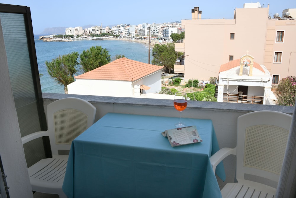 Standard Triple Room, Partial Sea View thumbnail 5