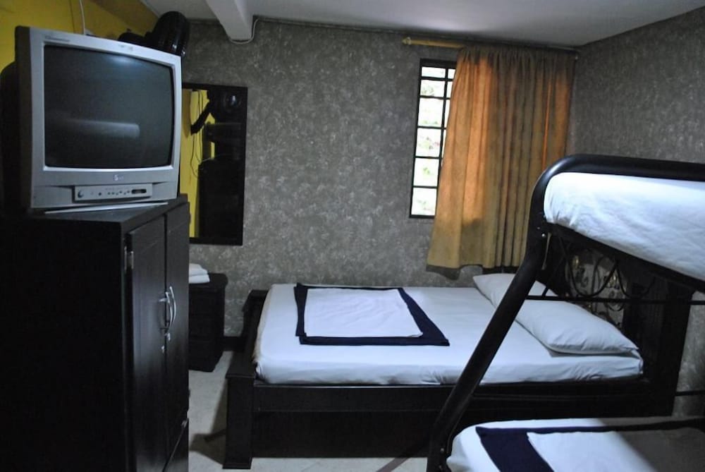 Family Room (5 People)