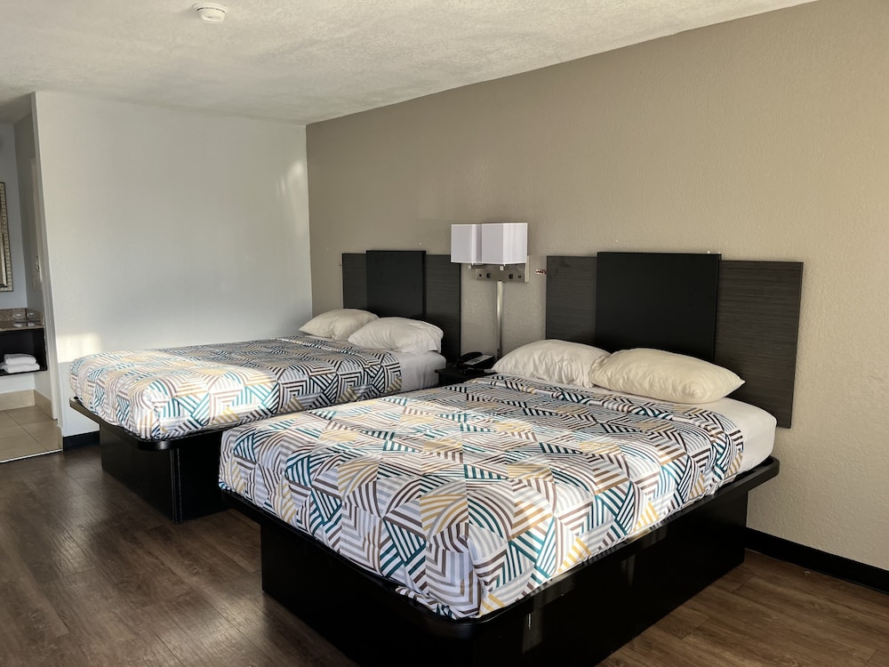 Standard Room, 2 Double Beds, Non Smoking, Refrigerator & Microwave - Photo 3