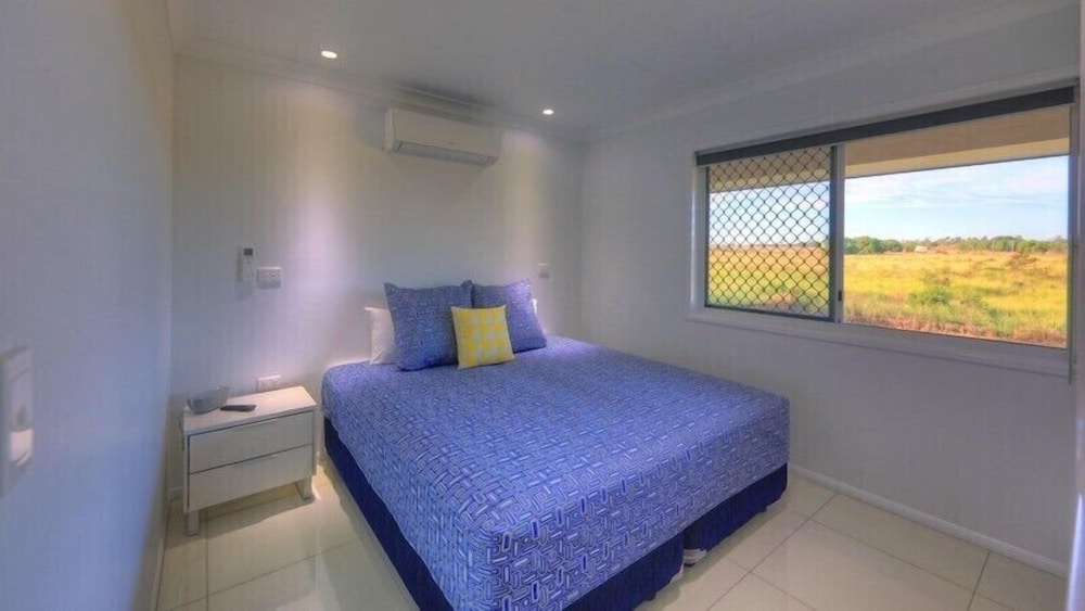 Serviced Apartment (1x King, 1x Bunk and 1x Single Rollaway) photo 2