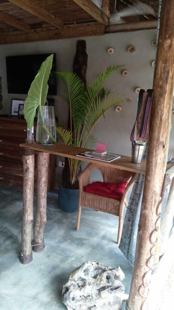 Bungalow, 4 Bedrooms, Kitchen, Garden View photo 1