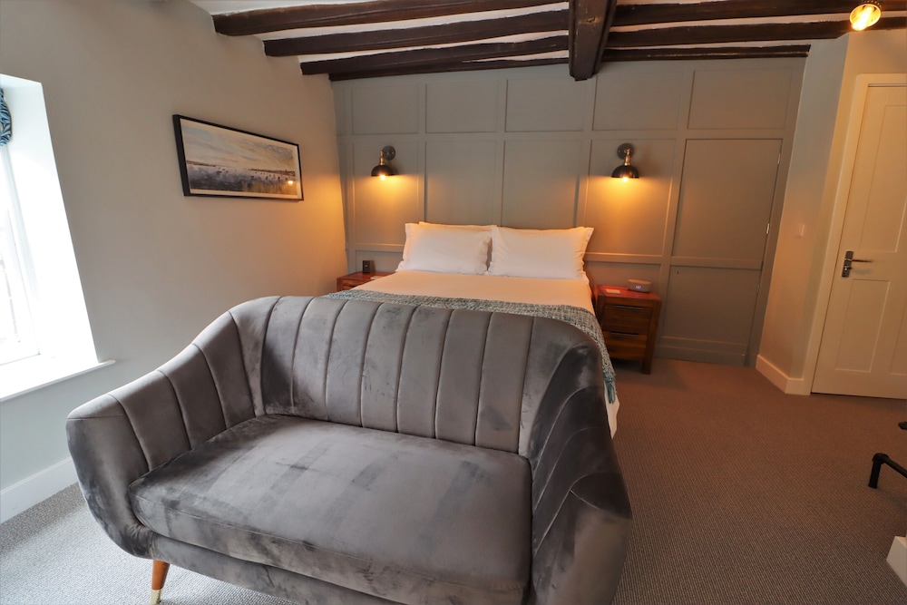 Exclusive Double Room, Ensuite (Church View) - Photo 2