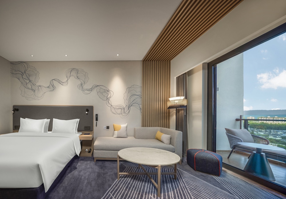 Standard Room, 1 King Bed, Balcony - Photo 2