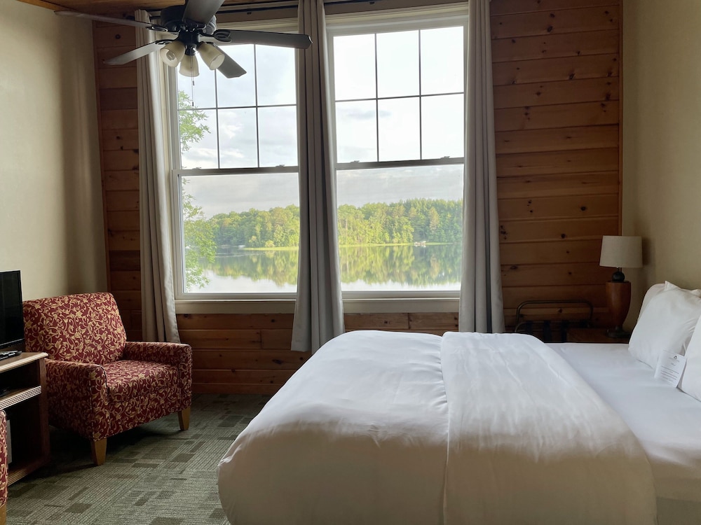 Room, 1 King Bed, Lake View, Lakeside photo 2