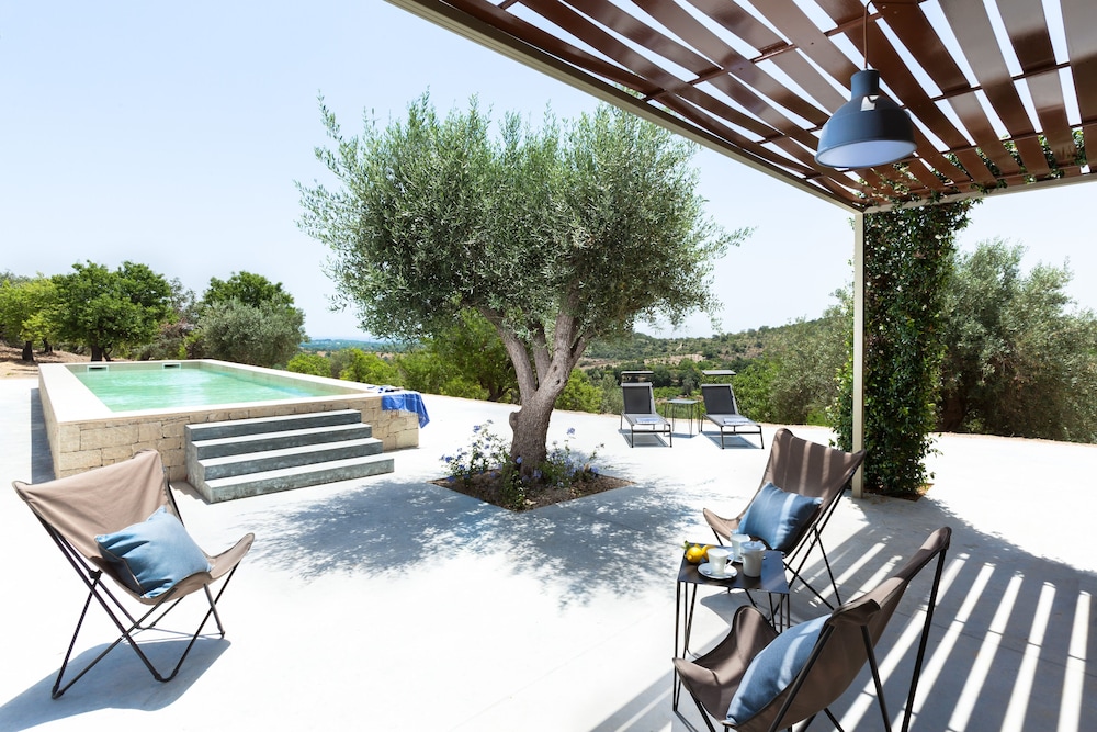 Exclusive Suite, Private Pool, Sea View photo 3