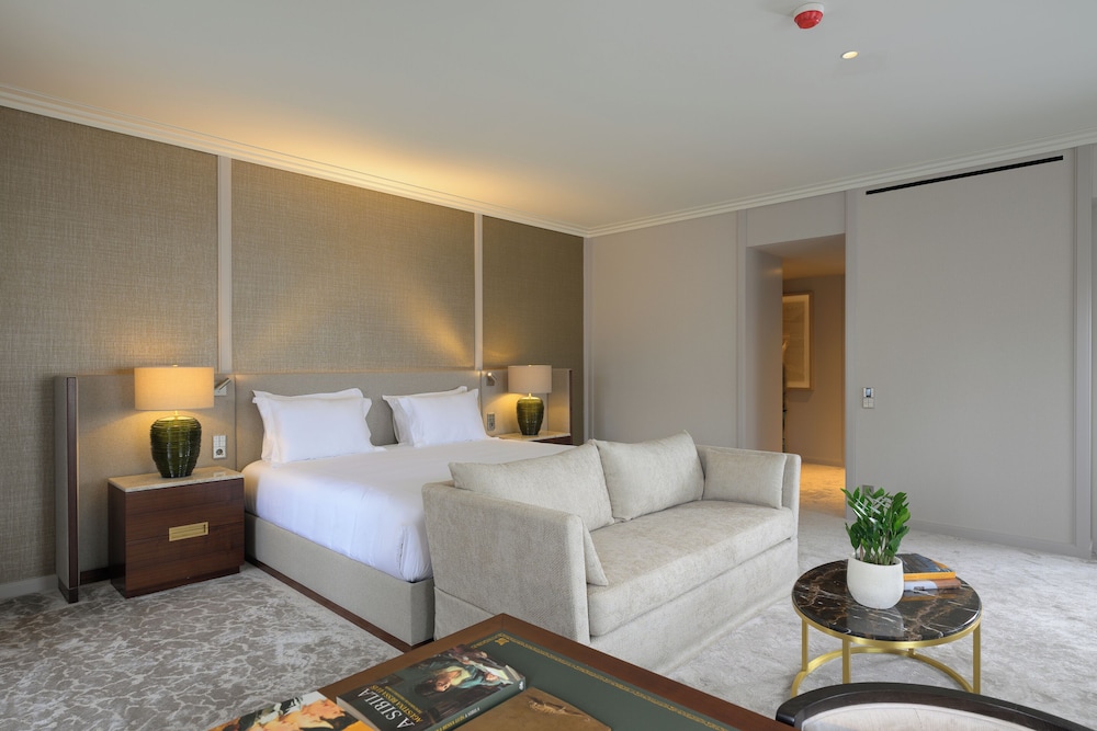 Suite, River View - Photo 1