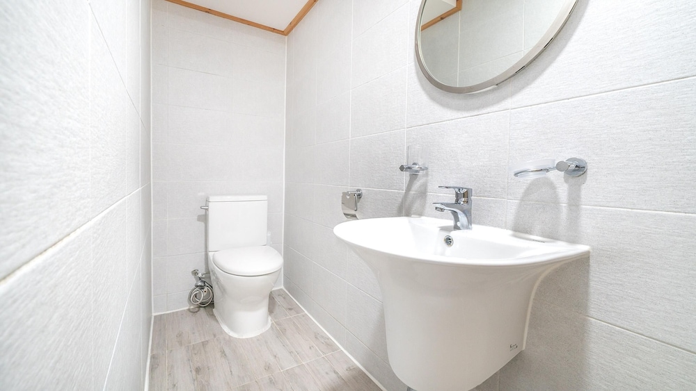 Basic Room, 1 Bedroom (red 1) - Photo 7