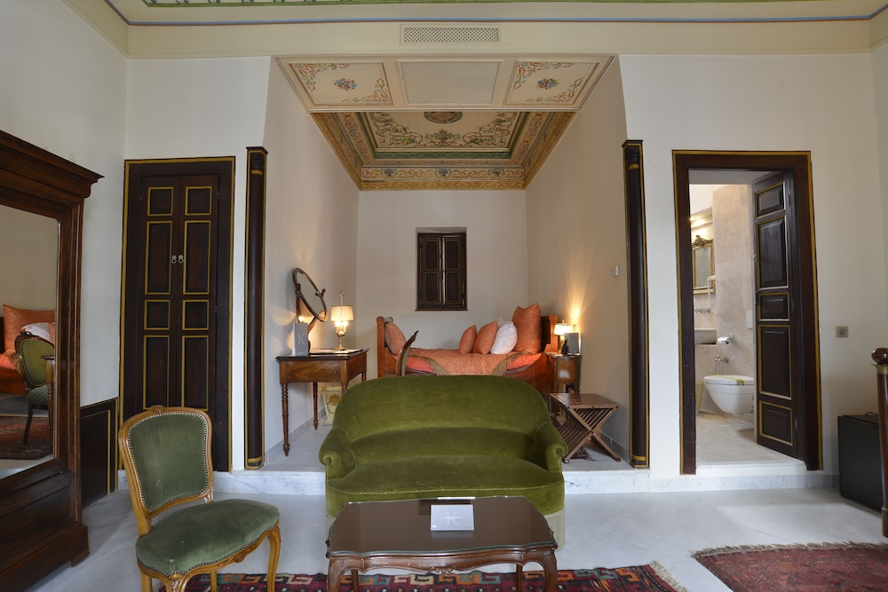 Traditional Room, 1 King Bed, Non Smoking (Single)