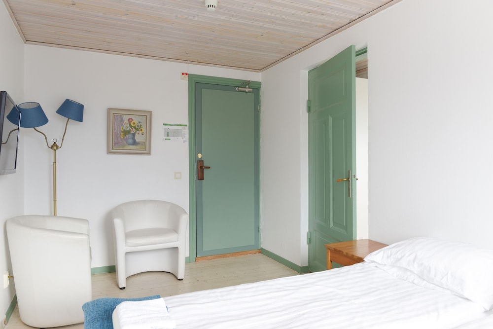 Twin Room, Ensuite photo 2