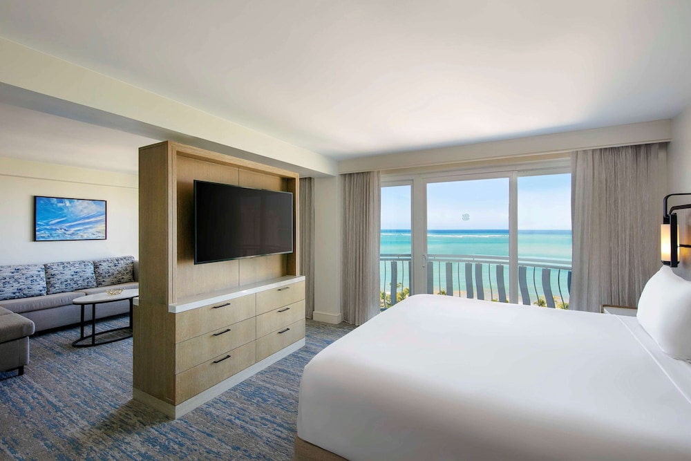 Executive Suite, 1 King Bed with Sofa bed, Ocean View