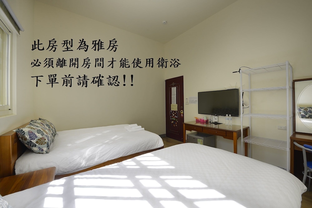 Economy Double Room, Shared Bathroom photo 3
