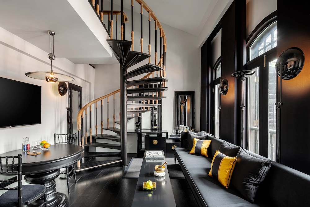 Club Suite, 1 Bedroom photo 2