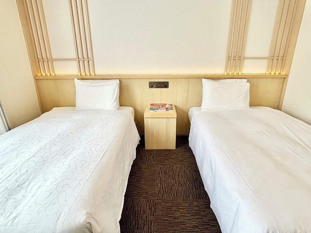 Twin Room, Non Smoking - Photo 10