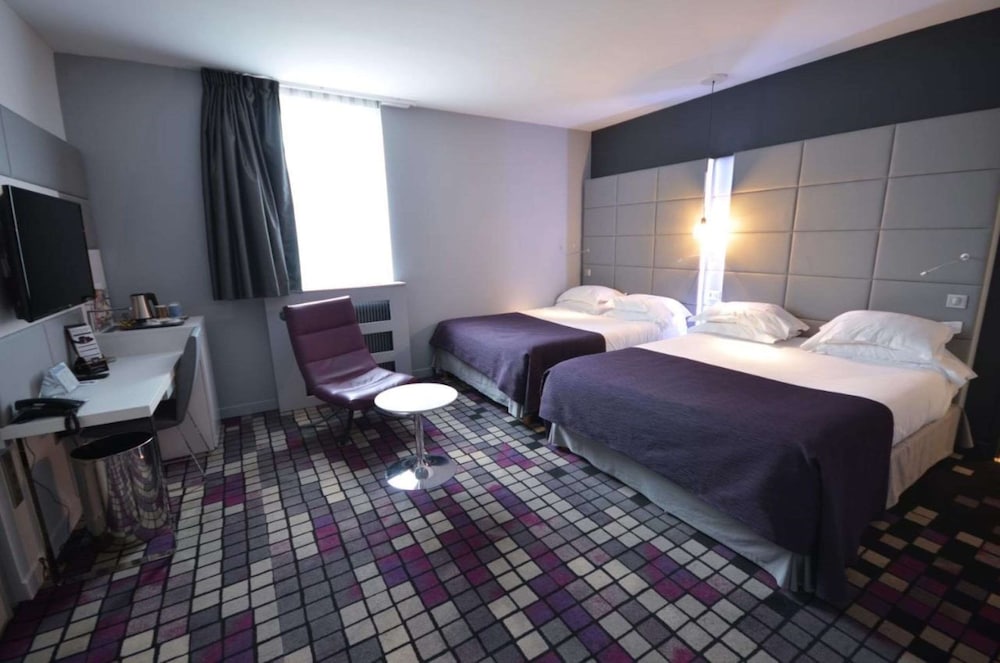 Family Room, 2 Queen Beds, Non Smoking - Photo 1