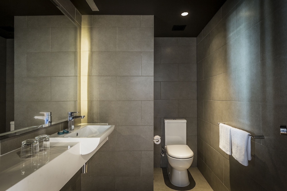 Club Room, Business Lounge Access, Darling Harbour Outlook thumbnail 6