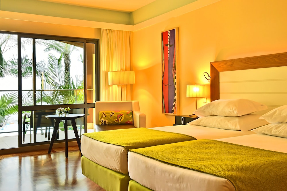 Classic Twin Room, Pool View - Photo 1