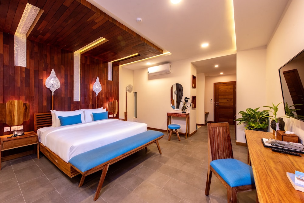 King Suite Double with Balcony - Photo 6