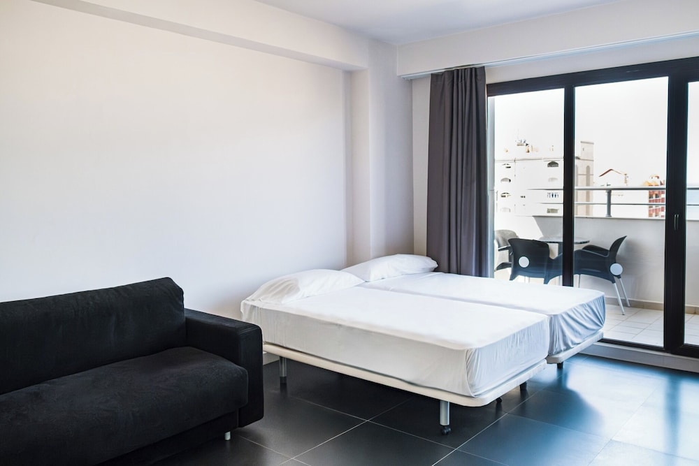Comfort Suite, 1 King Bed with Sofa bed, Sea View, Tower photo 2