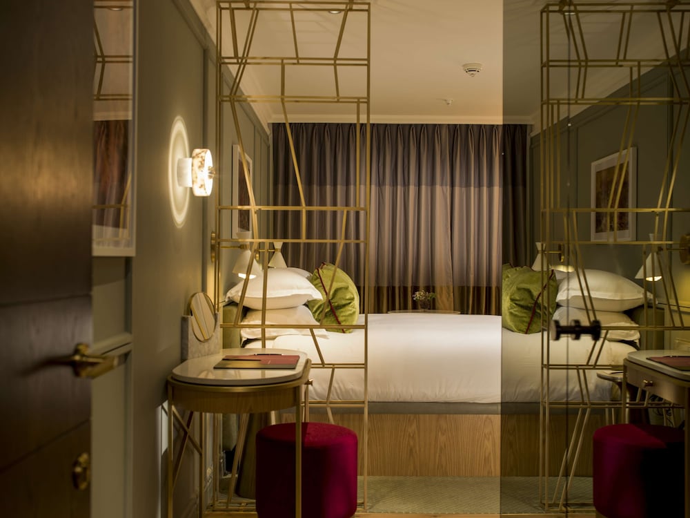 Superior Room, 1 Queen Bed photo 2