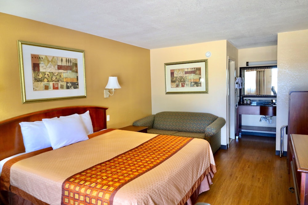 Suite, 1 King Bed with Sofa bed, Non Smoking photo 3