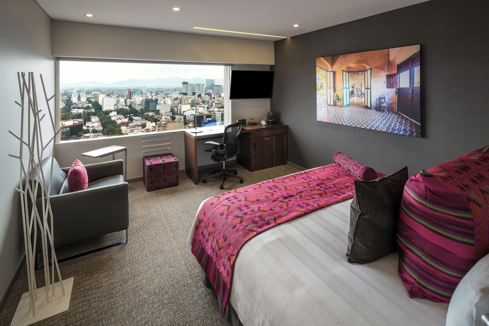 Classic Room, 1 King Bed, Club Lounge Access (Polanco View) - Photo 4
